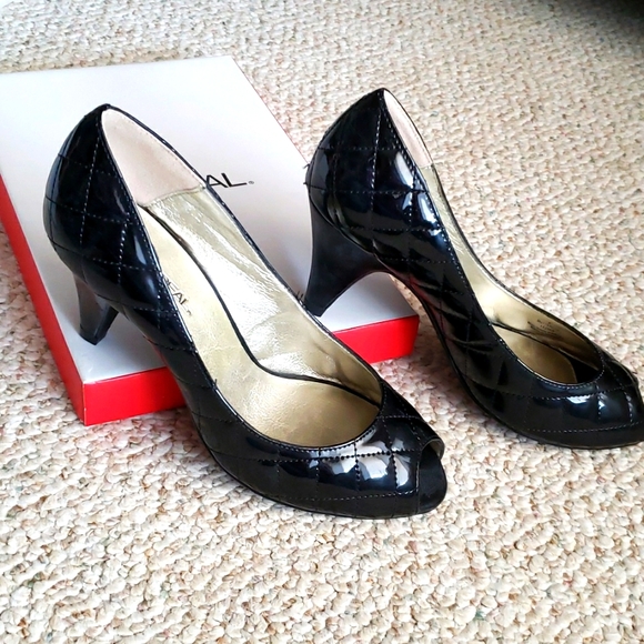 X-APPEALl,"Buttercup" black, size 6 - Picture 4 of 4